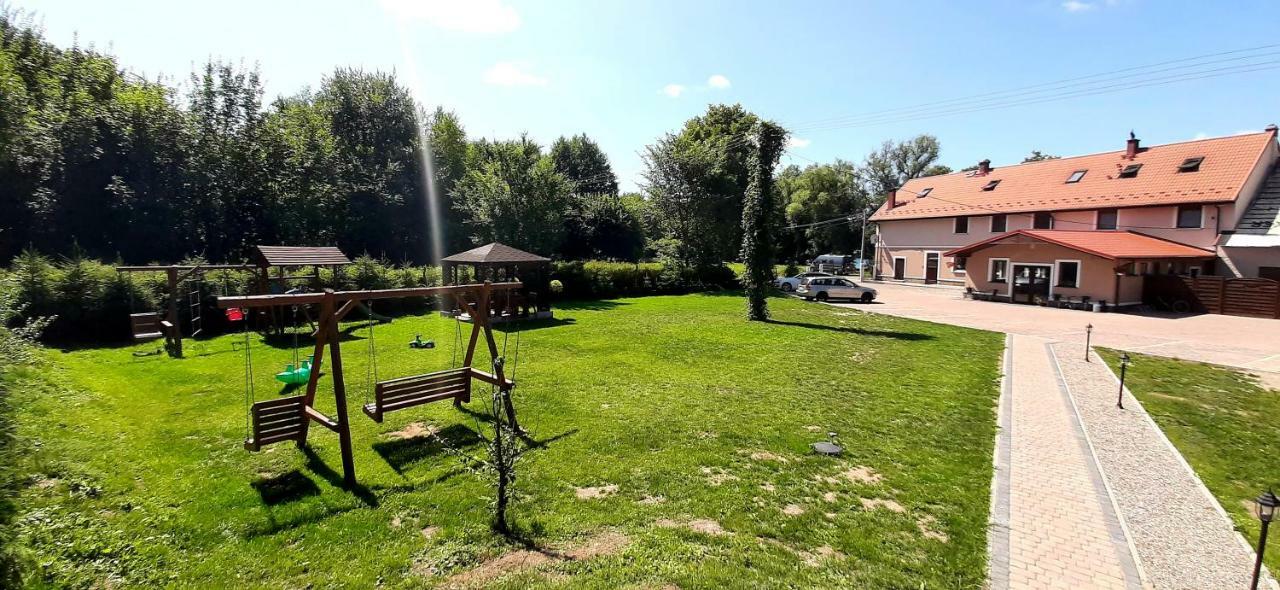 Zajazd Zamkowy - Schlossgasthof Krąg Kültér fotó